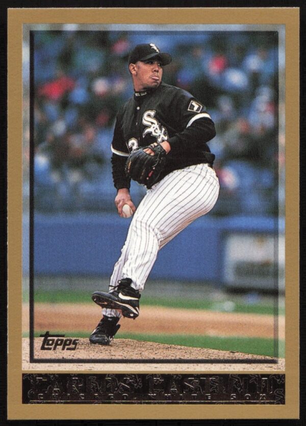 1998 Topps Carlos Castillo baseball card, showcasing him pitching for the Chicago White Sox.