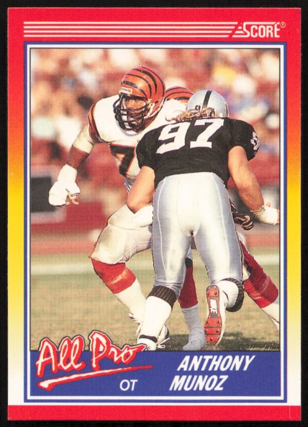 Anthony Munoz 1990 Score Football Card #587: Bengals Lineman in Action (Front)