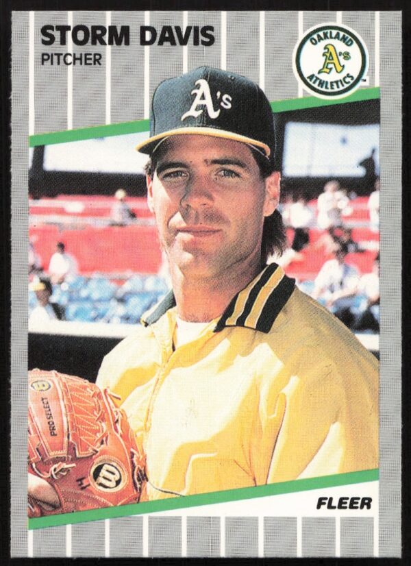Front of 1989 Fleer baseball card featuring Storm Davis, #6, in team uniform.