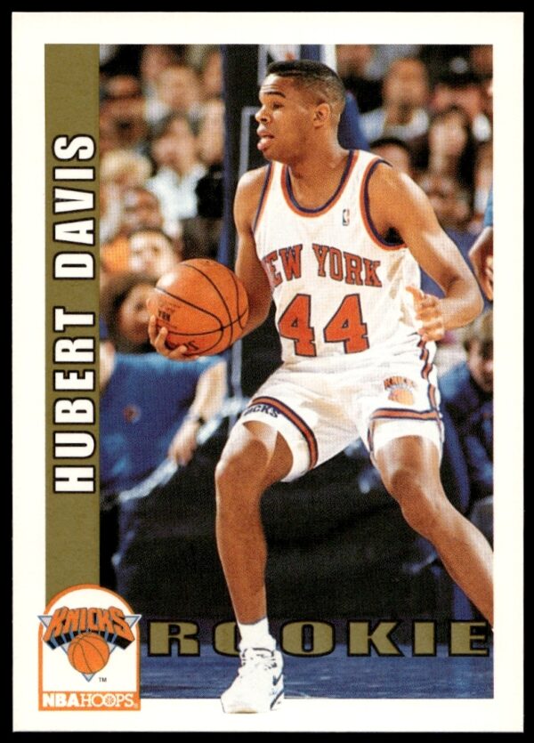 1992-93 NBA Hoops card featuring Hubert Davis in Knicks uniform, card #435 front.