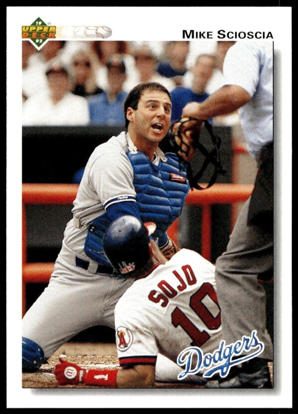 Mike Scioscia 1992 Upper Deck Baseball Card #152 featuring classic catching pose.