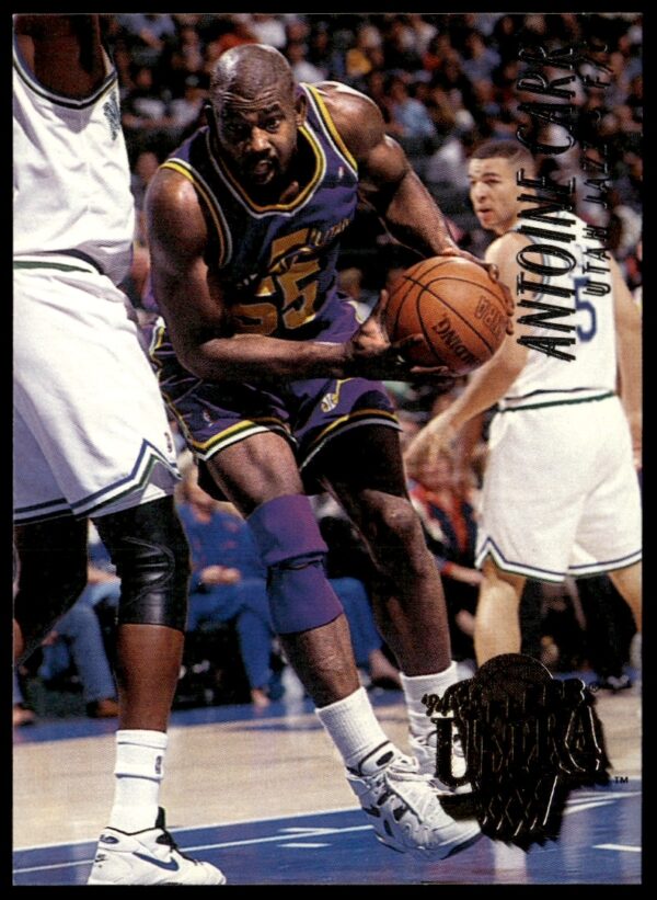 Antoine Carr 1994-95 Fleer Ultra basketball card #339, featuring him in action on the court.