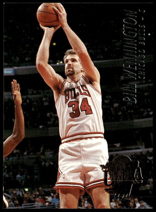 1994-95 Fleer Ultra Bill Wennington #221 Basketball Card, Chicago Bulls.
