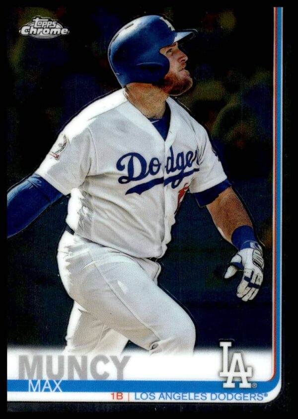 2019 Topps Chrome Max Muncy #32 (Front)