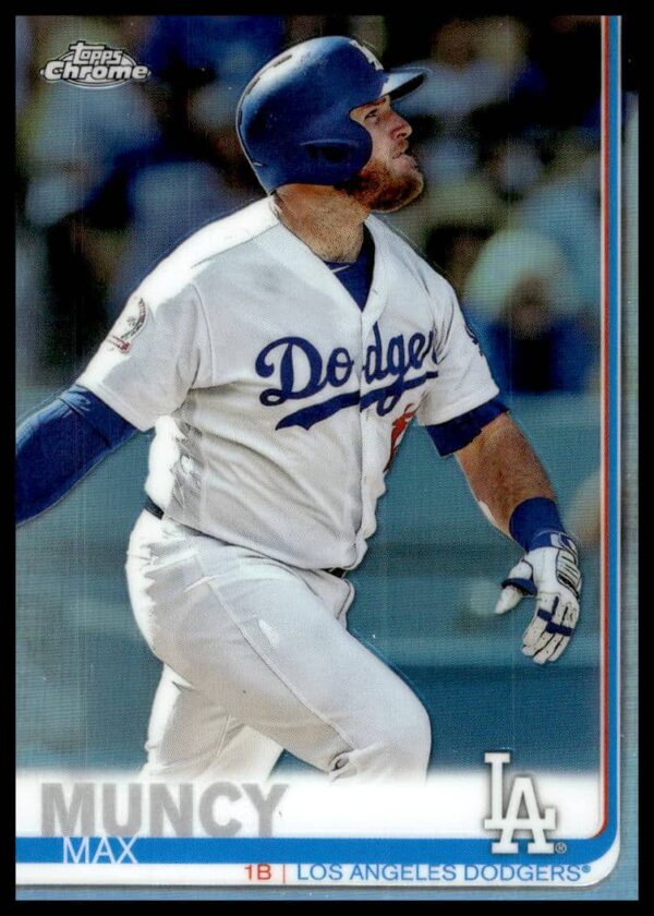 2019 Topps Chrome Max Muncy Rainbow Foil #658 (Front)