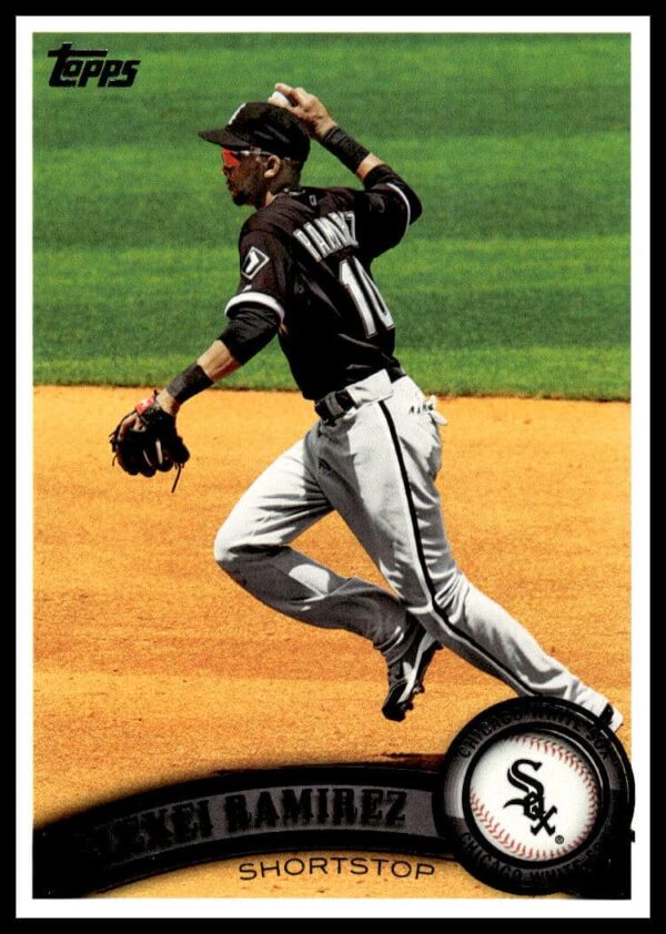 2011 Topps Alexei Ramirez #261, Chicago White Sox baseball card, MLB action shot.
