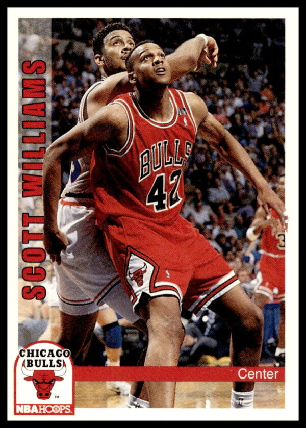 Scott Williams 1992-93 Hoops Basketball Card #35, Chicago Bulls, vibrant action pose.