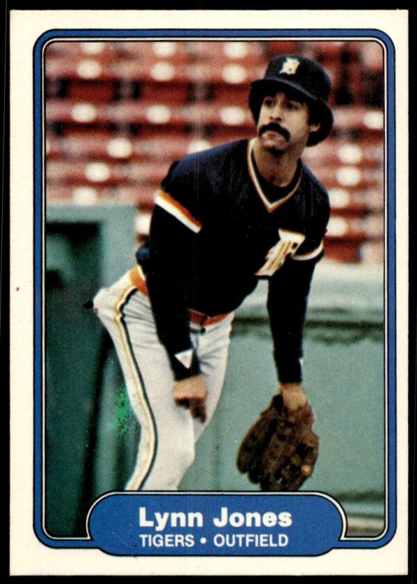 1982 Fleer Lynn Jones #270 (Front)